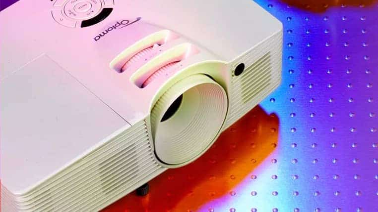 Beamer huren Optoma HD26 3D. Projector verhuur PartyDJ uit Aalst, Oost Vlaanderen.