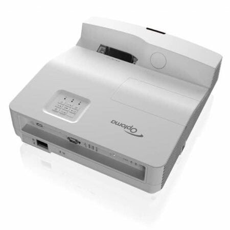 Huur de Optoma HD 31 UST ultra short throw beamer (3400 lumen, Full HD) voor presentaties of events met weinig ruimte. Te huur met HDMI & USB. Professionele beamerverhuur in Vlaanderen voor bedrijven, scholen en feestjes. Krachtige ultra short throw beamer huren Optoma HD31UST. Korte Aftands Projector 3400 lumen te huur. PartyDJ uit Aalst, Oost Vlaanderen.