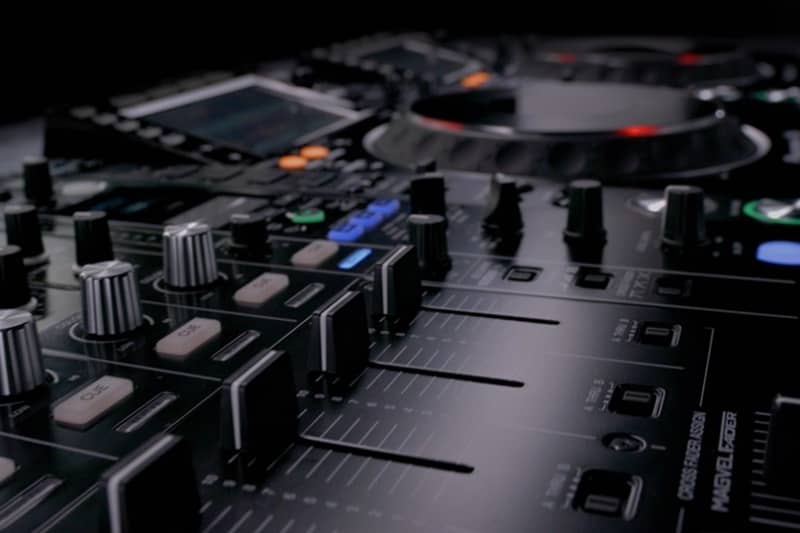 Verhuur van Pioneer Pro Nexus 2 DJ set. DJM 900 NXS2 CDJ 2000 NXS2 discobar huren kan bij PartyDJ uit Aalst, Oost Vlaanderen.