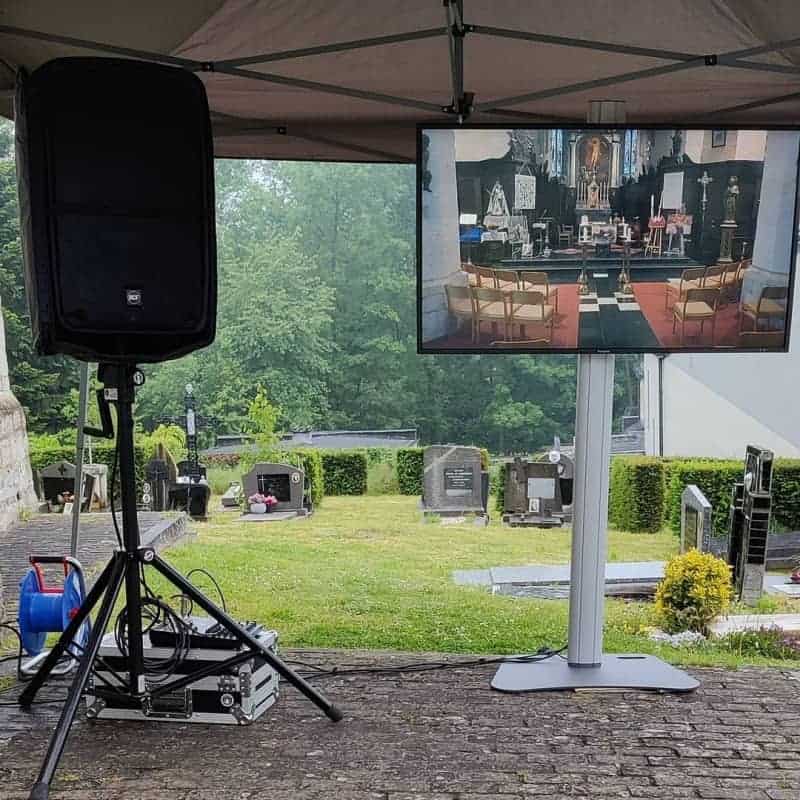 Flatscreen huren ⌀55"/135cm. Beeldscherm verhuur bij PartyDJ uit Aalst, Oost Vlaanderen.