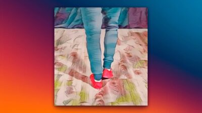 Pies con zapatos rojos realizando un paso tap.