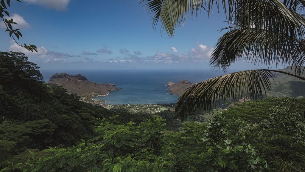 000marquises baie de nuku hiva cmjn1