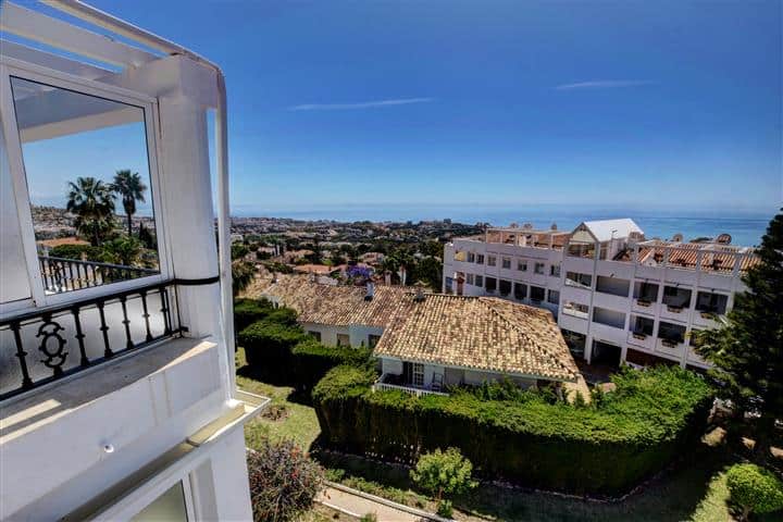 2 bed Property for sale in Benalmadena with panoramic sea views and sunny large terrace (13)