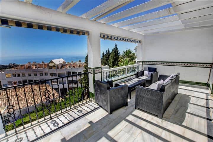 2 bed Property for sale in Benalmadena with panoramic sea views and sunny large terrace - large terrace