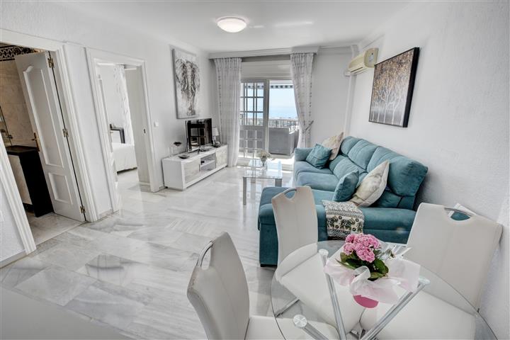 2 bed Property for sale in Benalmadena with panoramic sea views and sunny large terrace - lounge