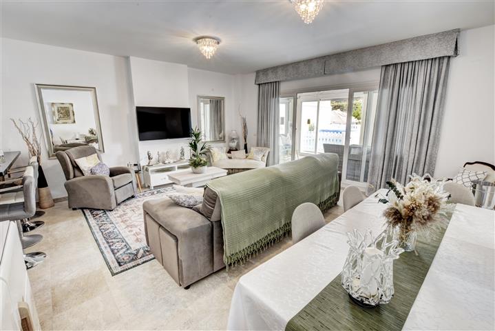 Villa for sale in Benalmadena close to beach and amenities (1)