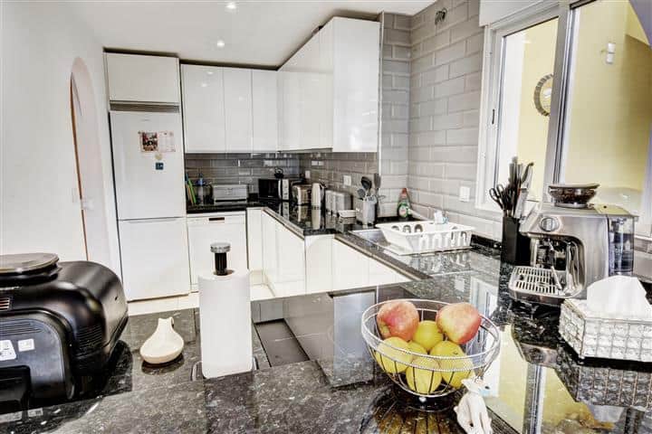 Villa for sale in Benalmadena close to beach and amenities (2)