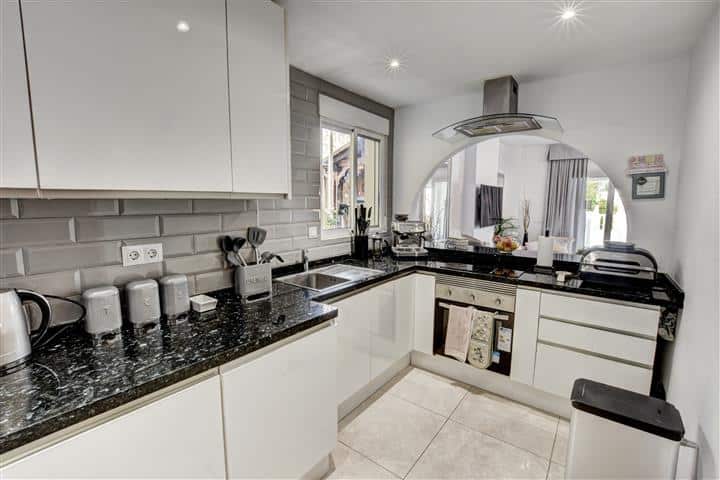 Villa for sale in Benalmadena close to beach and amenities (3)