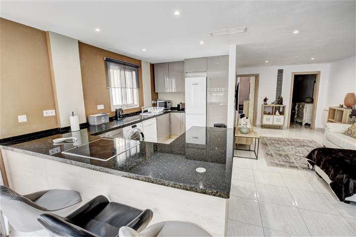 Villa for sale in Benalmadena close to beach and amenities (7)