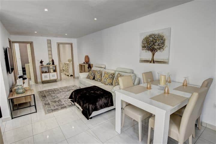 Villa for sale in Benalmadena close to beach and amenities (8)