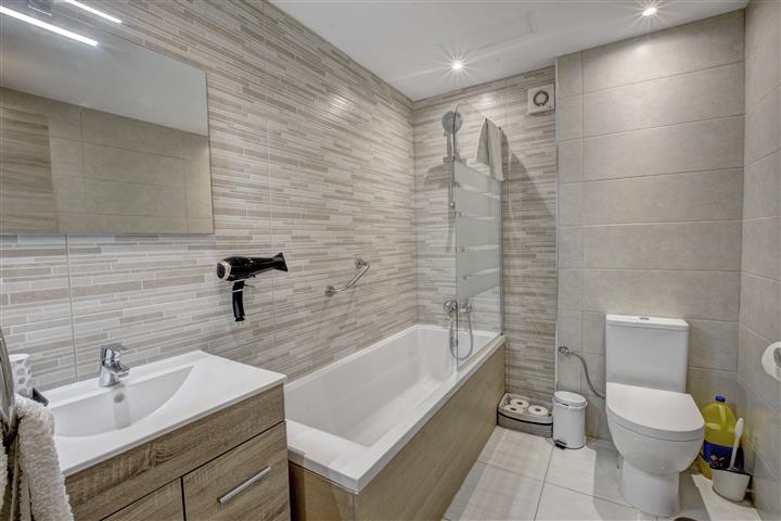 Villa for sale in Benalmadena close to beach and amenities (9)