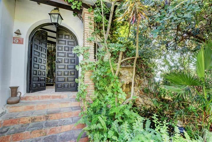 Villa for sale in Benalmadena - Property photo of entrance