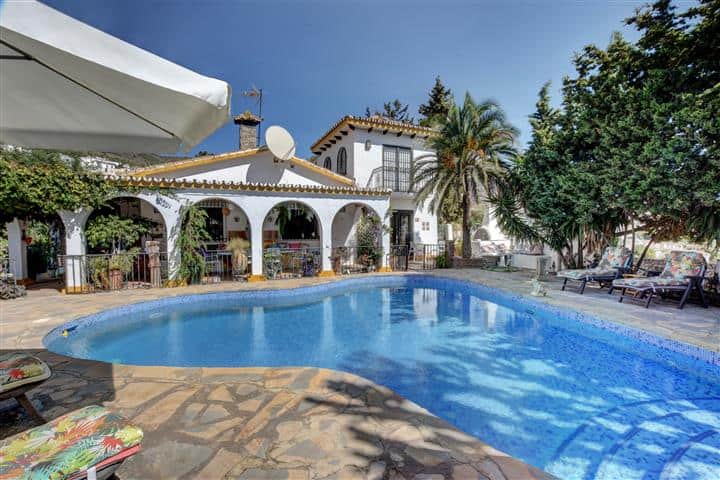 Villa for sale in Benalmadena - Property photo of pool and outside
