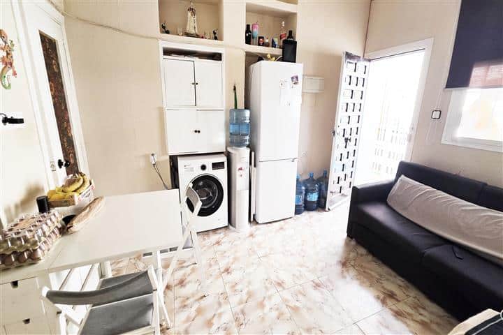 4 bed property for sale in Benalmadena - dining area of apartment