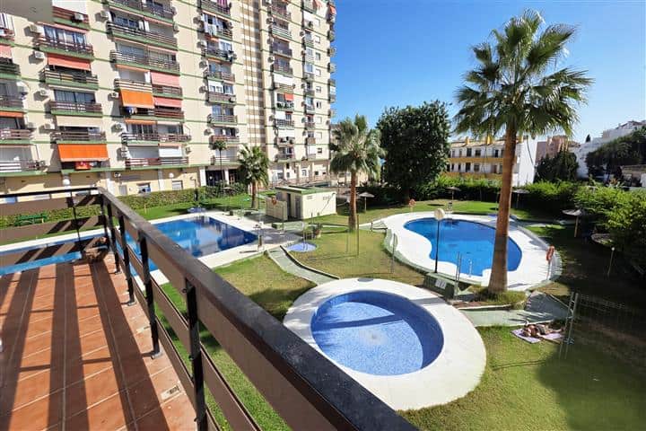 Property with 4 bedrooms for sale in Benalmadena - South facing terrace of apartment