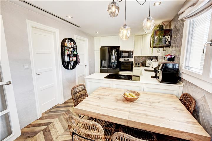 Penthouse for Sale in Benalmadena - kitchen breakfast area