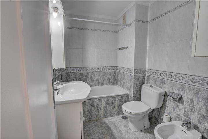 2 bed property for sale in Benalmadena town centre - bathroom