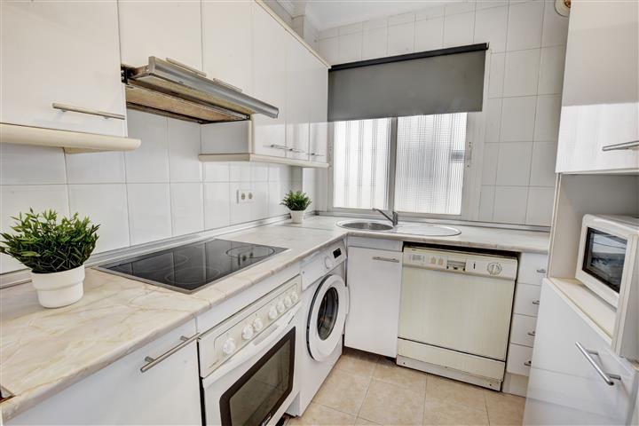 2 bed property for sale in Benalmadena town centre - kitchen