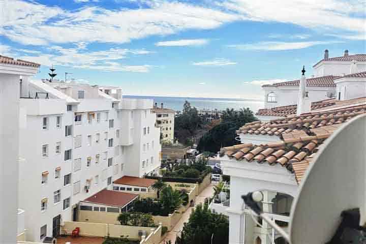 2 bed property for sale in Benalmadena town centre - nice views to sea