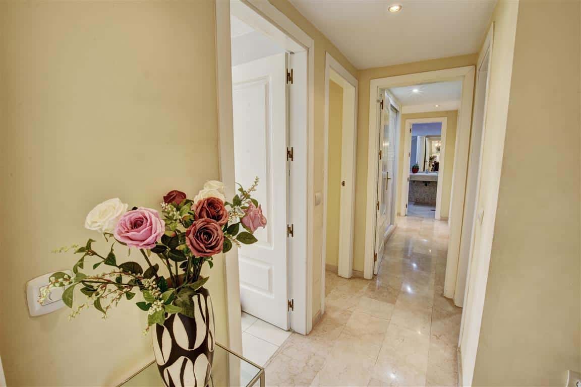 2 bed Property - apartment for sale in Benalmadena with Golf views 2026-hall to rooms