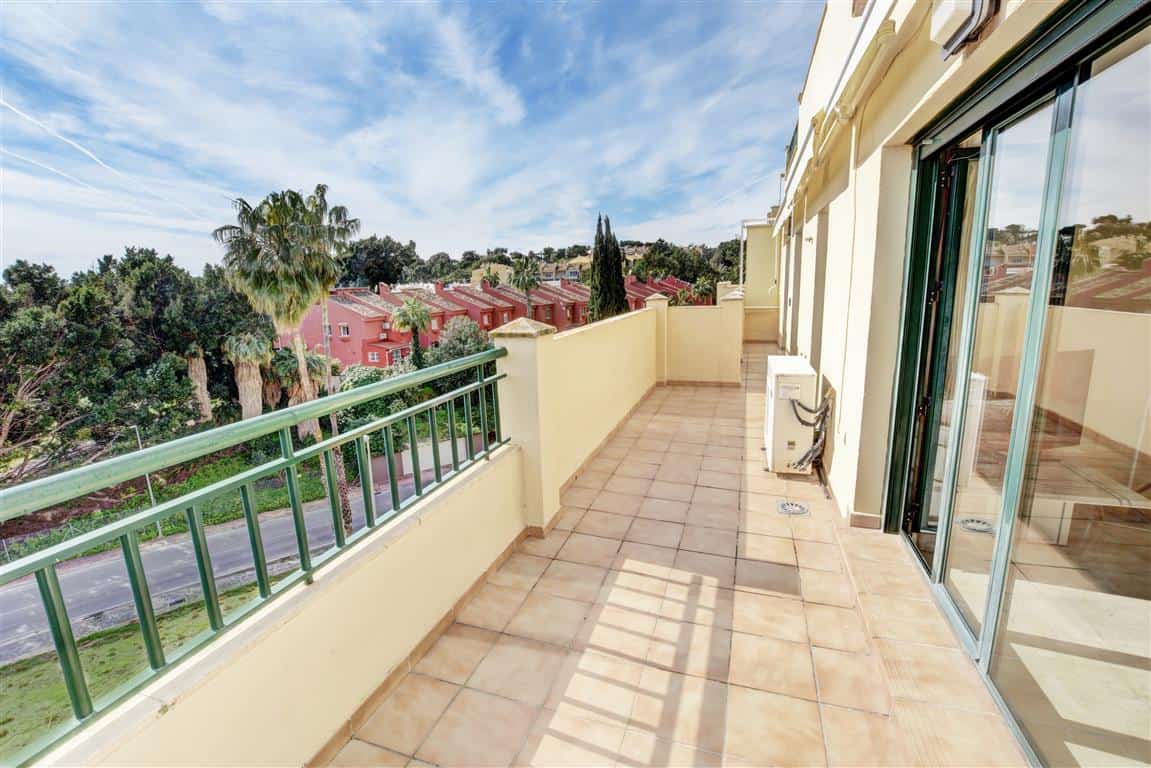 2 bed Property - apartment for sale in Benalmadena with Golf views - access to terrace from all rooms