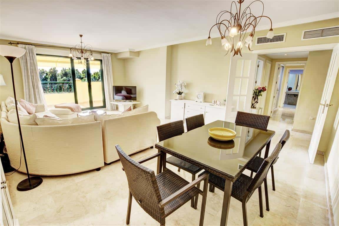 2 bed Property - apartment for sale in Benalmadena with Golf views - dining area