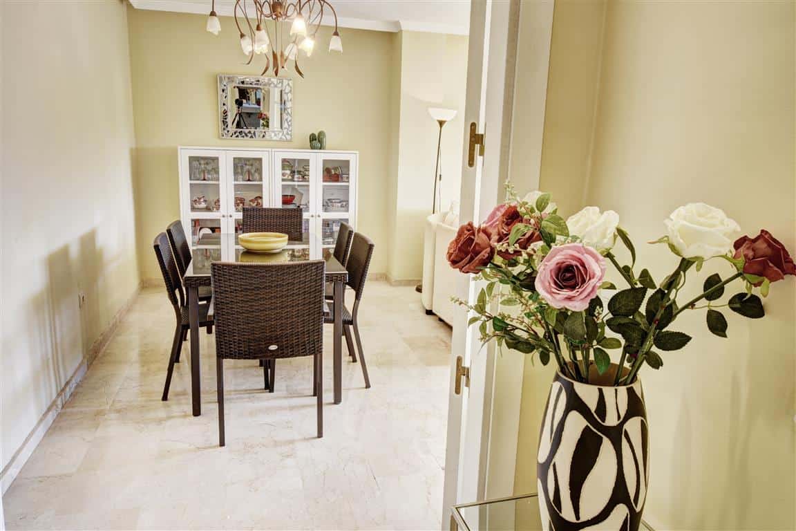 2 bed Property - apartment for sale in Benalmadena with Golf views - view from hall to dining area