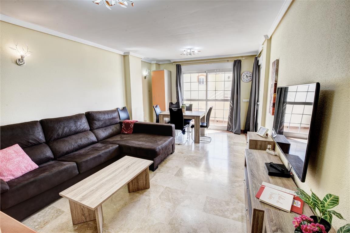 1 Bed Property in Benalmadena - Lovely lounge looking at terrace