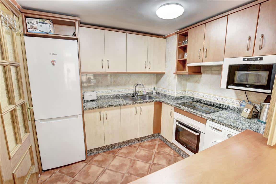 1 Bed Property in Benalmadena - american style kitchen