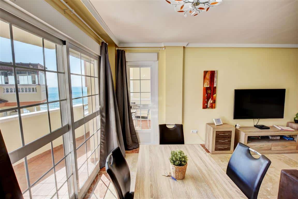 1 Bed Property in Benalmadena - lounge with sea views