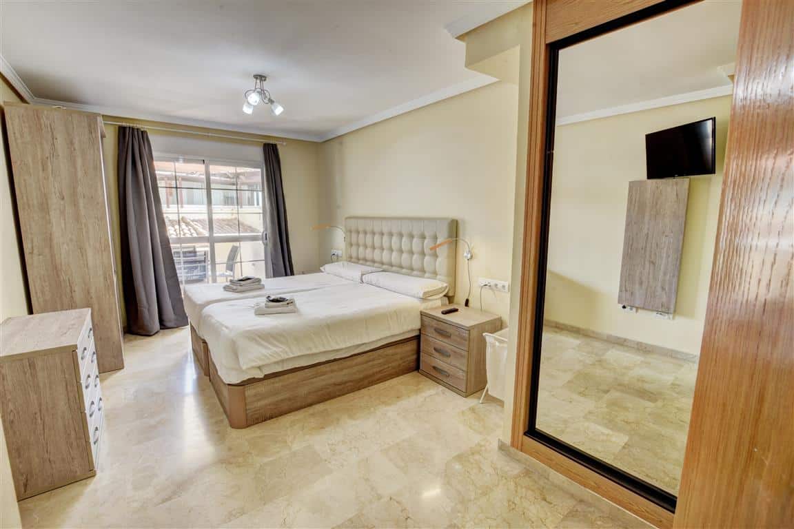 1 Bed Property in Benalmadena - very large bedroom