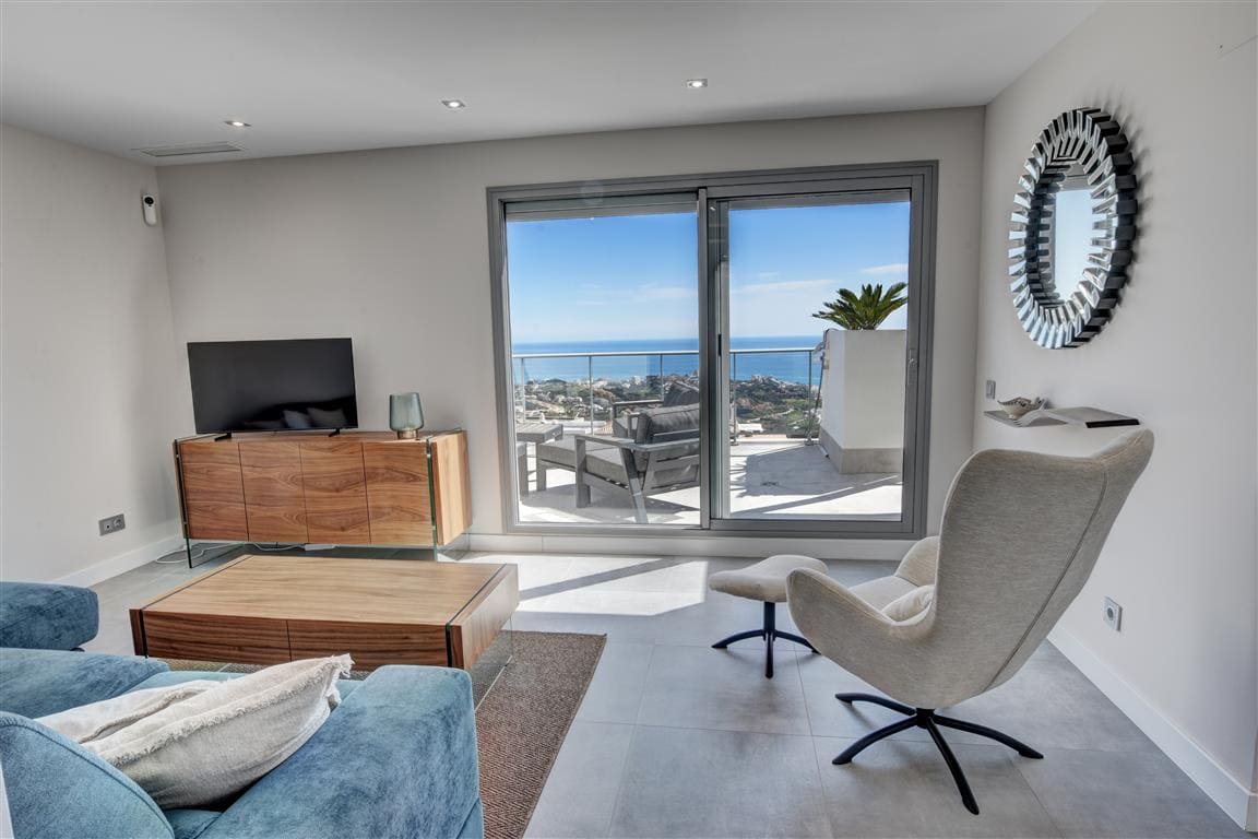 3 bed Top Floor Property for sale in Benalmadena Lounge with sea view