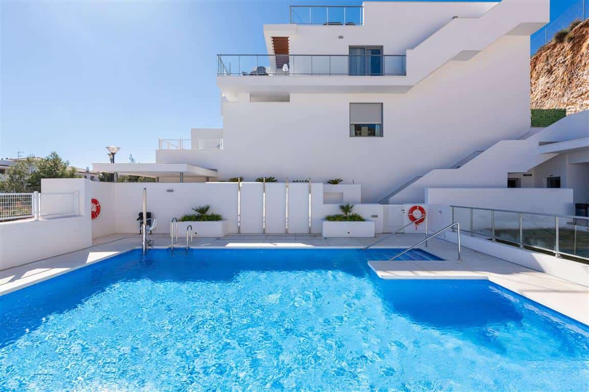 3 bed Top Floor Property for sale in Benalmadena - commnunal pool