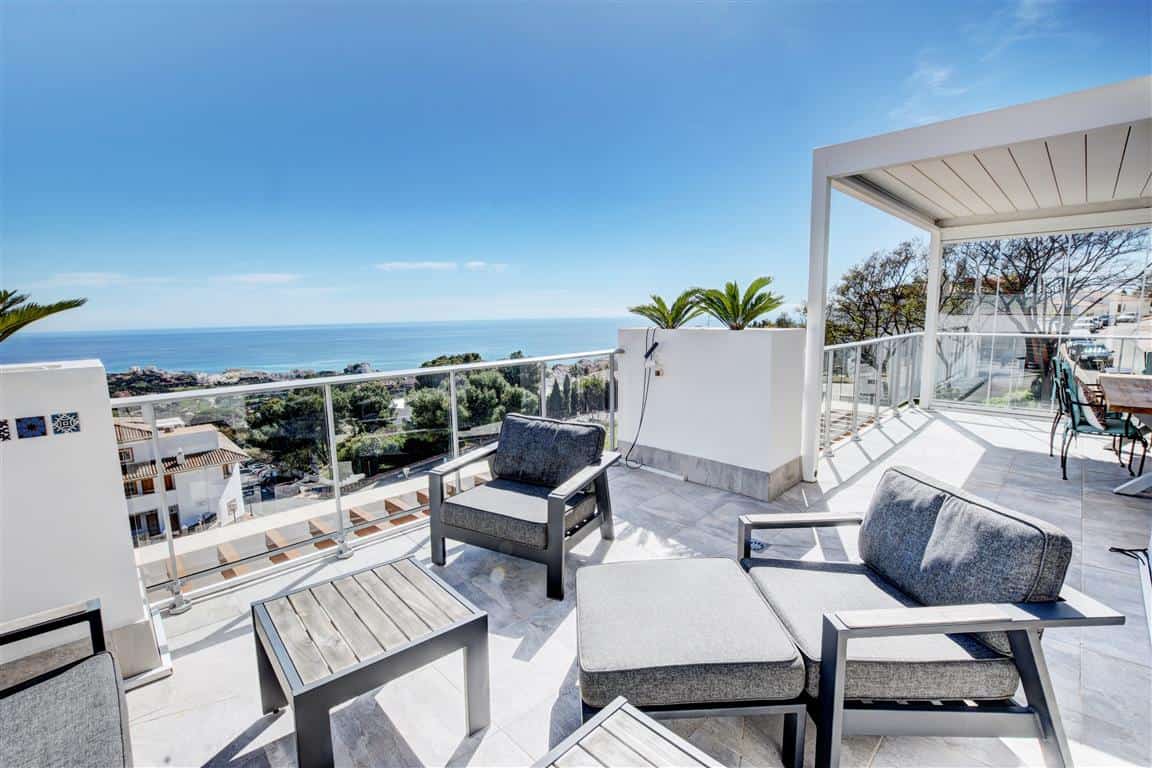 3 bed Top Floor Property for sale in Benalmadena open area of terrace