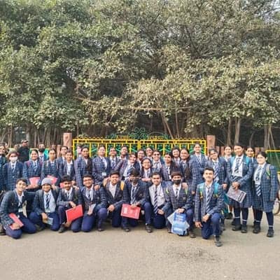 Visit of our students to Botanical Garden 2023
