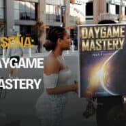 La cubierta de Daygame Mastery de Nick Krauser sobre una escena de abordaje en plena calle, con el rótulo de la reseña