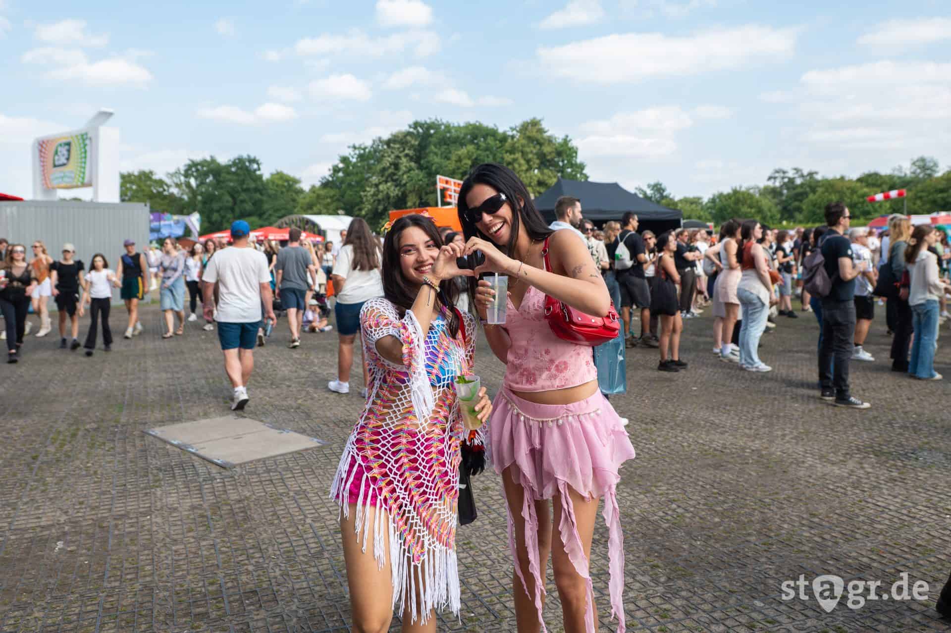 Lollapalooza Berlin 2026 am Sonntag: Gefühl, Regen und große Popgesten