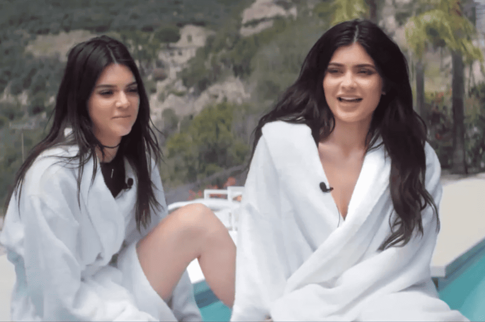 kylie-and-kendall-jenner-airpods