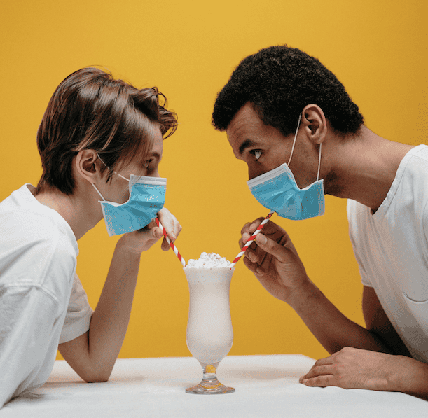 couple-wearing-face-mask