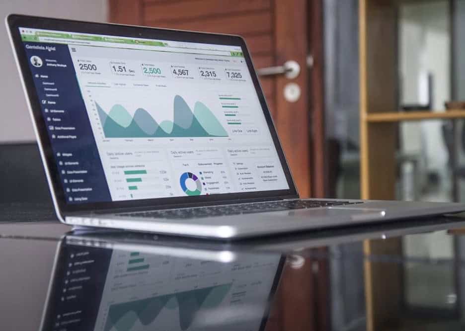 Laptop-with-analytics-loaded