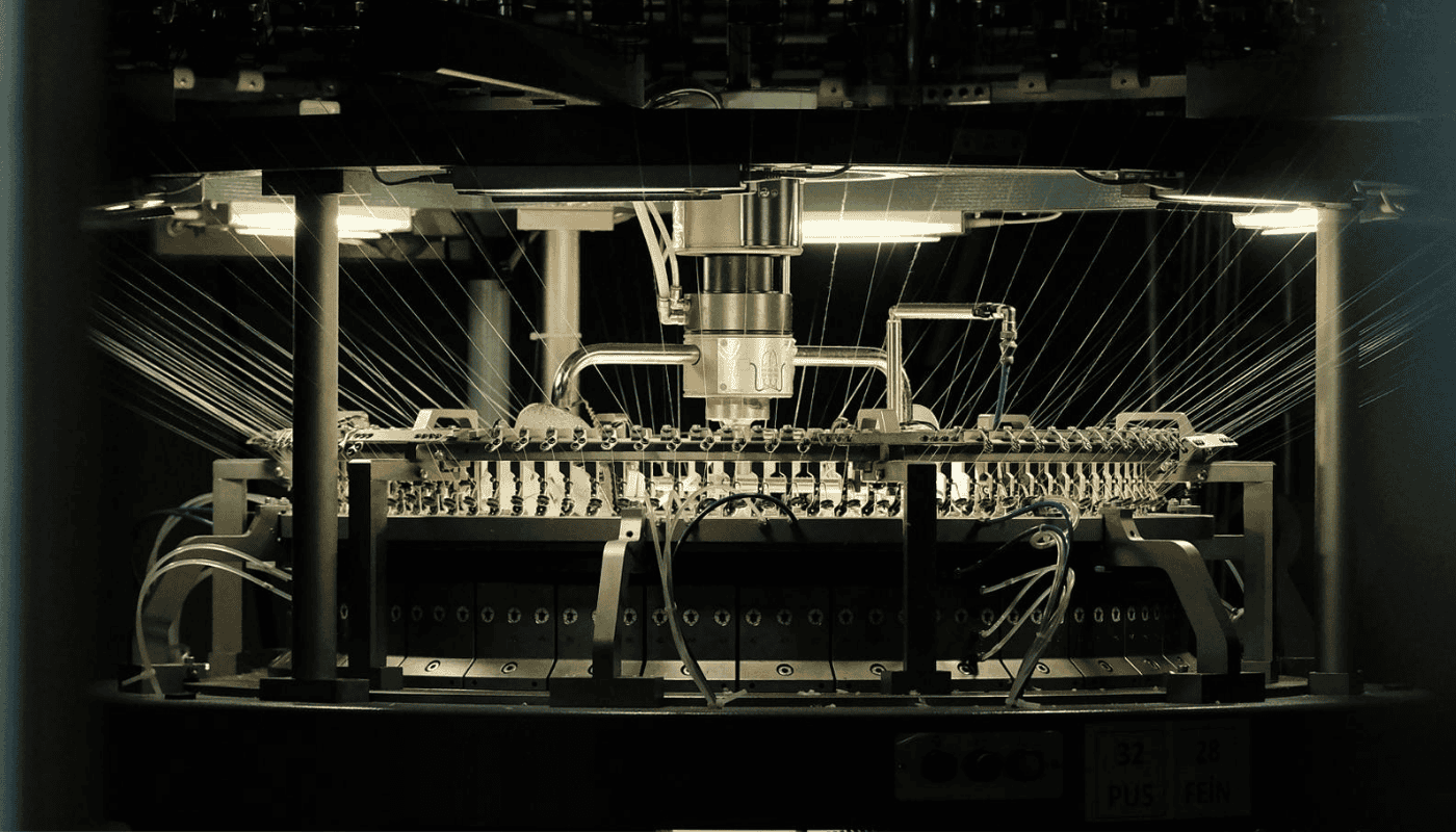 A modern automated manufacturing facility with robotic arms on a production line, illustrating Jeff Bezos’s Project Prometheus fund targeting AI-driven industrial transformation.