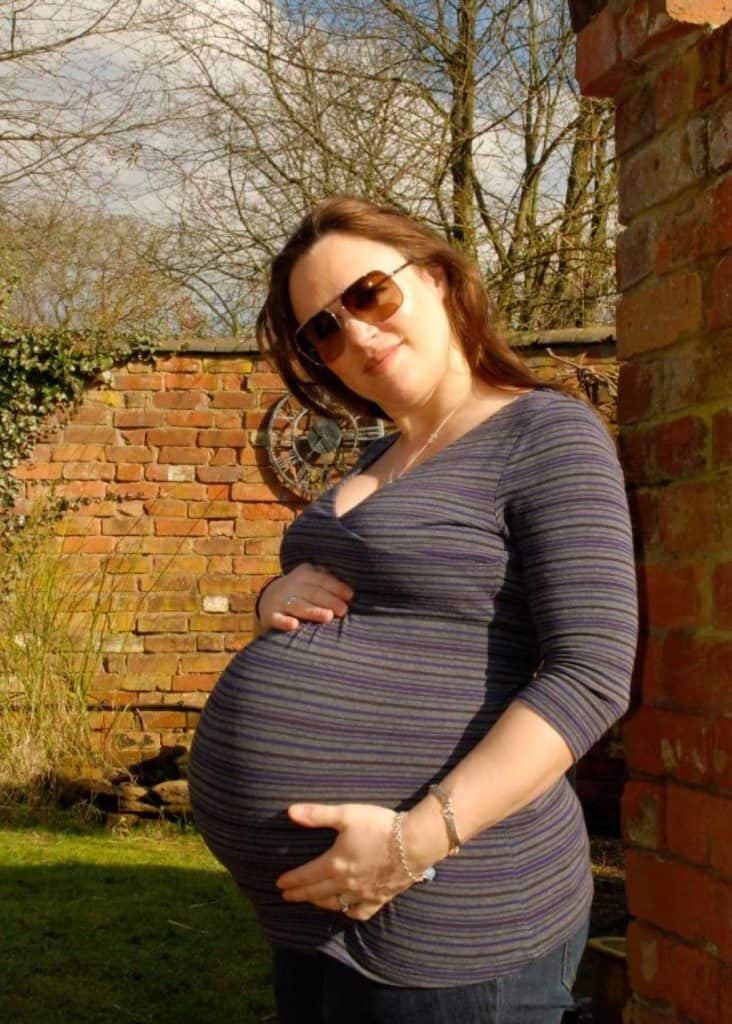 33 weeks pregnant with twins