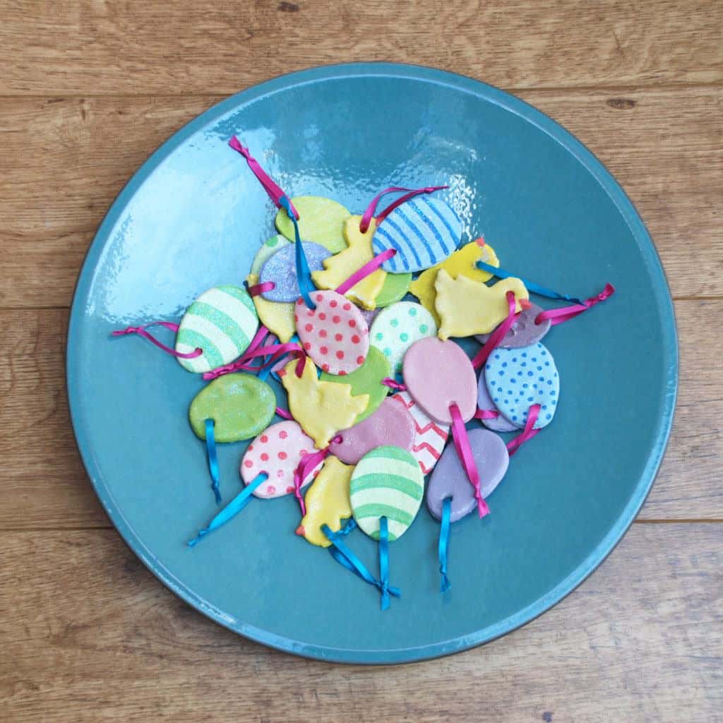These DIY Easter decorations and salt dough ornaments are ready to hang! 