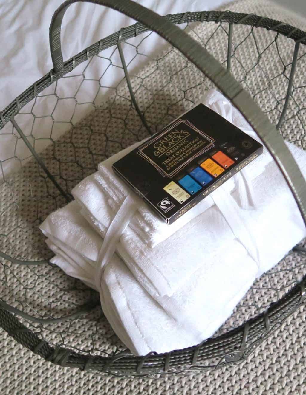 a-welcome-basket-for-houseguests5