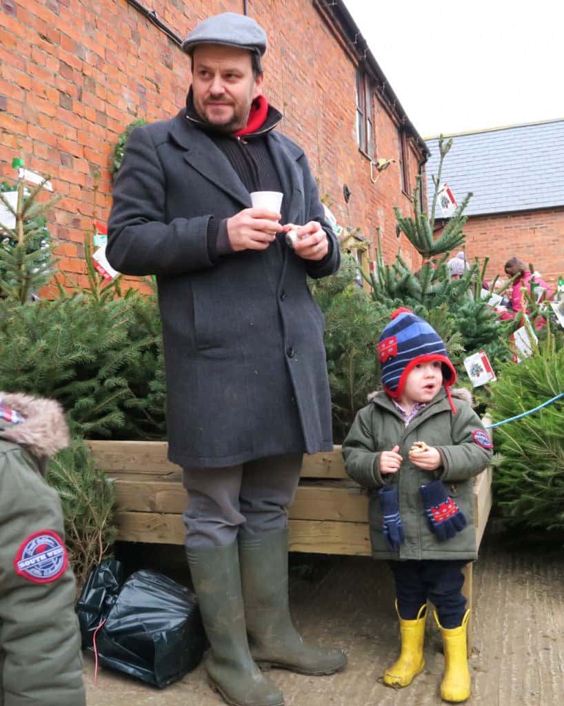 christmas-tree-shopping-mook-and-bertie