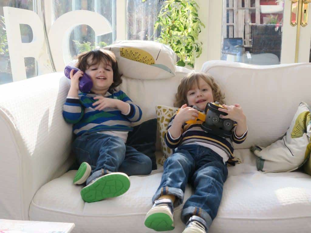 twins_on_the_sofa