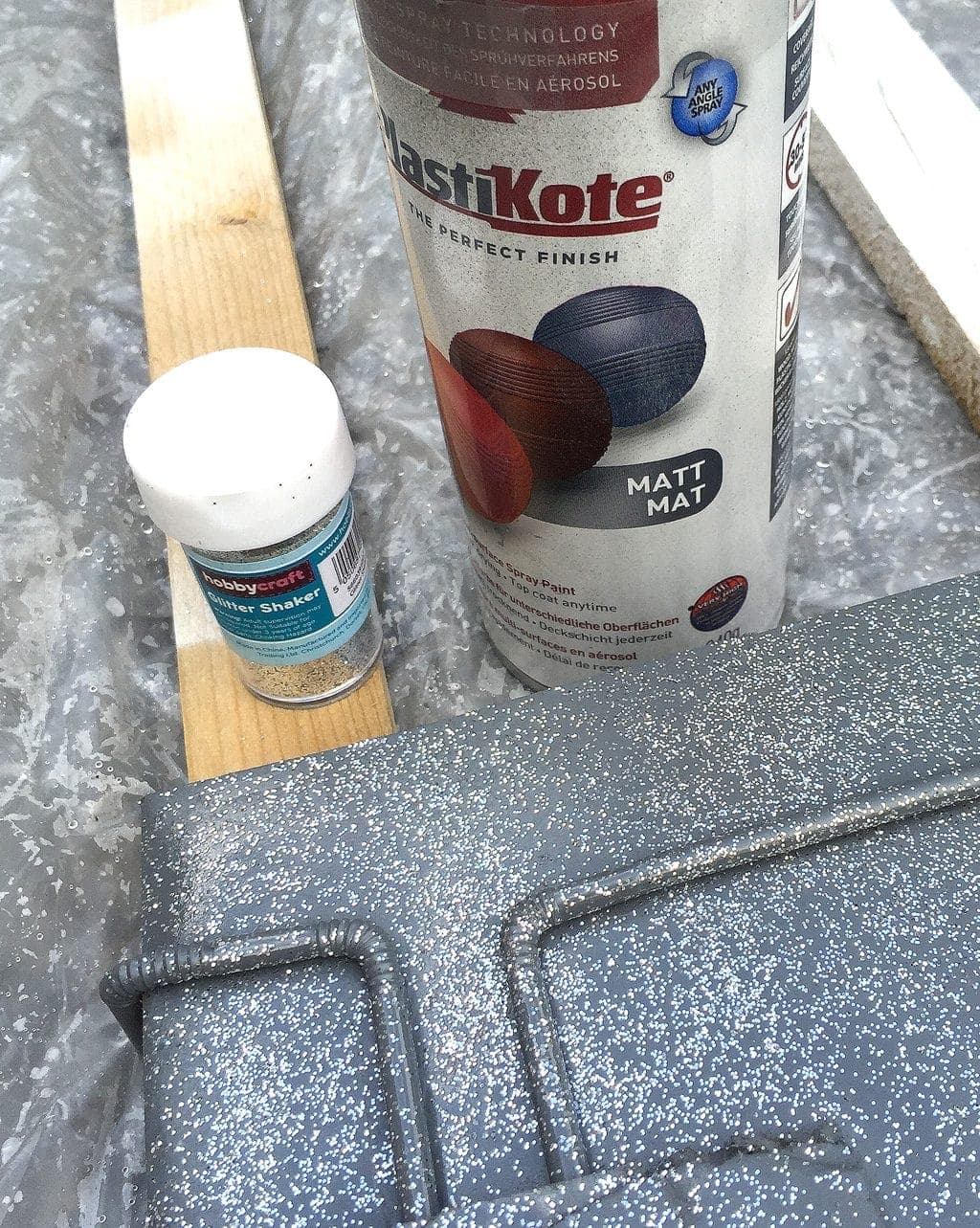 how-to-make-a-rocketpack-glitter-and-spray