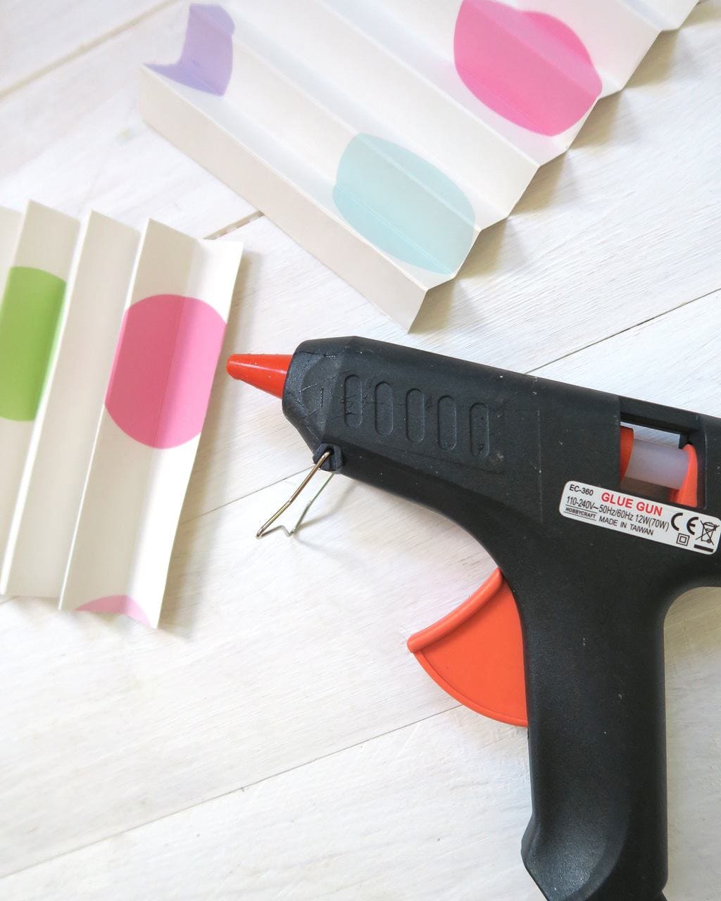 paper-circle-fan-glue-gun