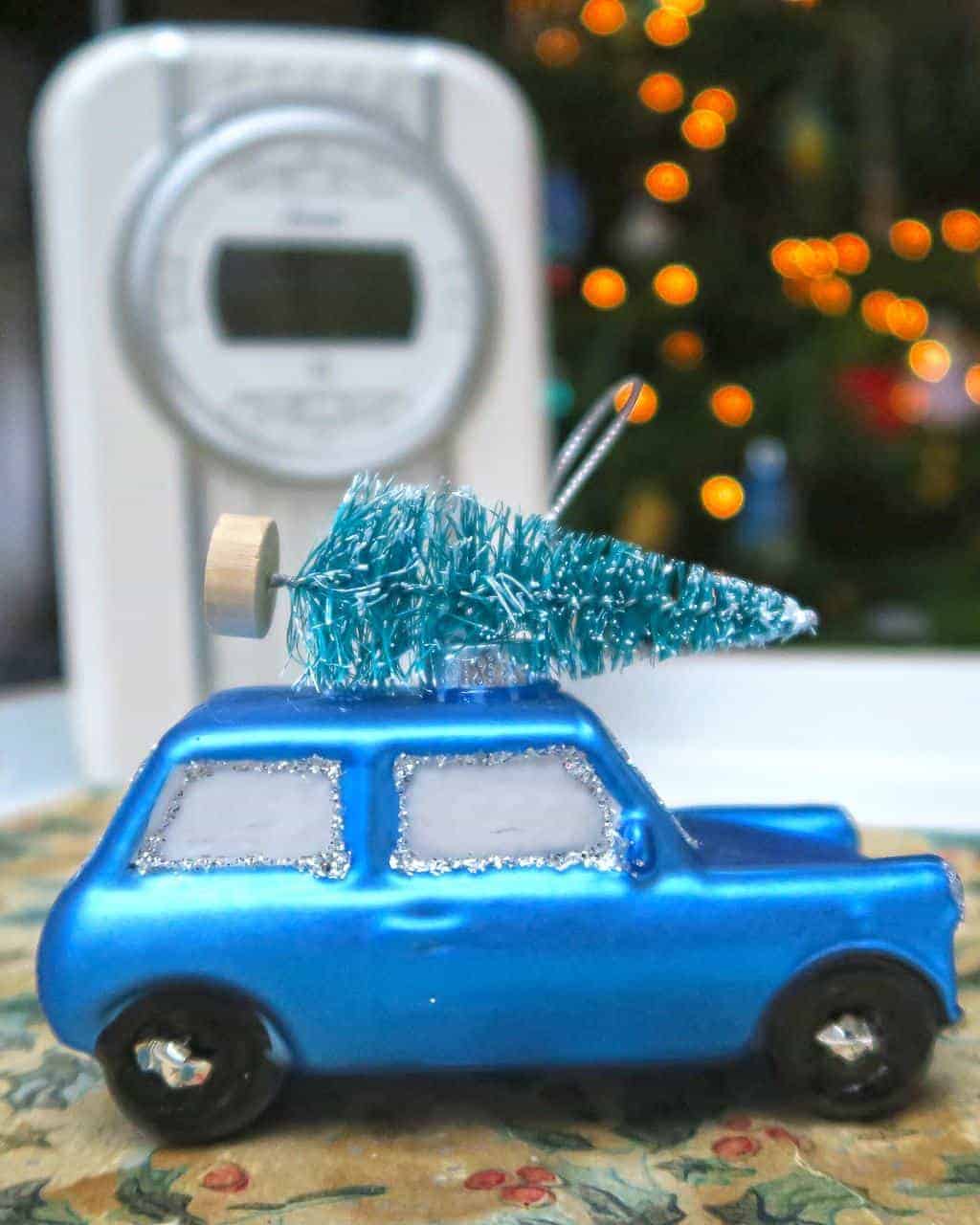 Decorating the Christmas Tree with the VQ Christie Radio