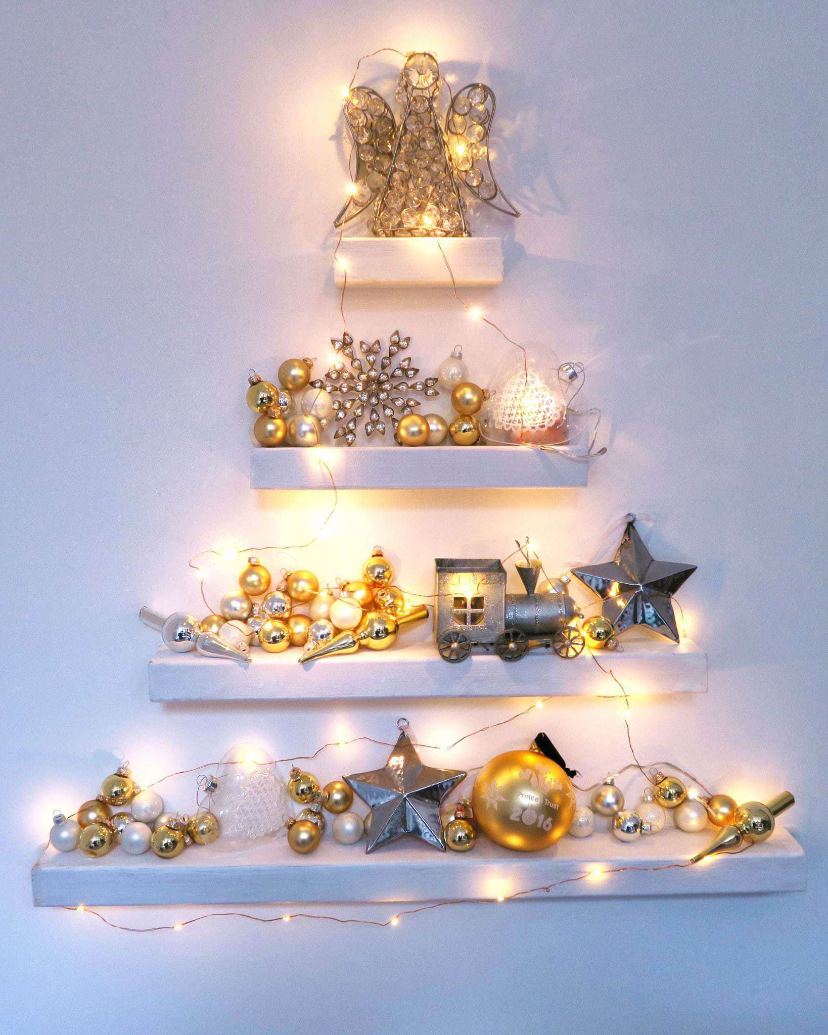 An alternative Christmas tree by The Listed Home